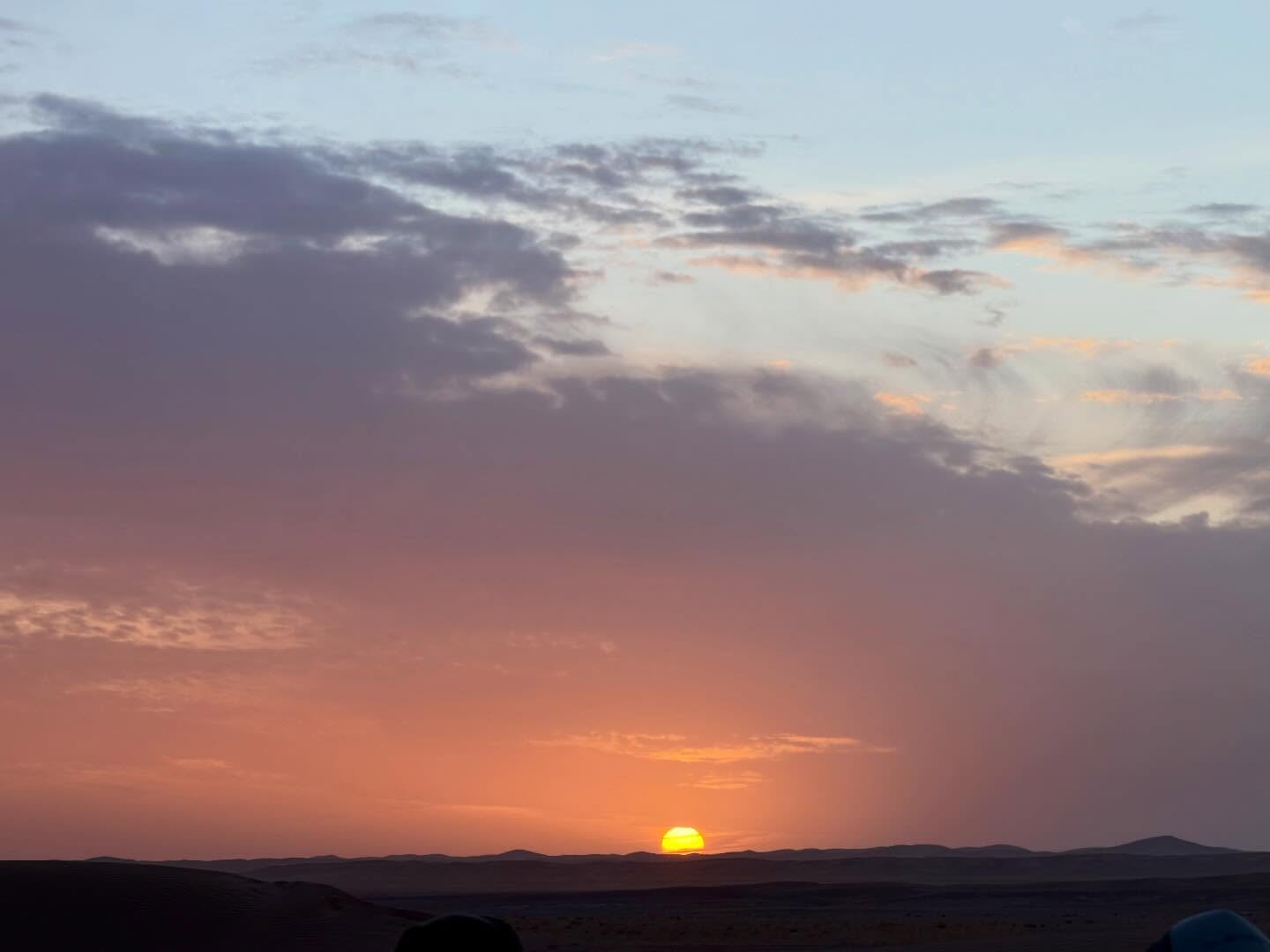 Sonnenuntergang in der marokkanischen Wüste